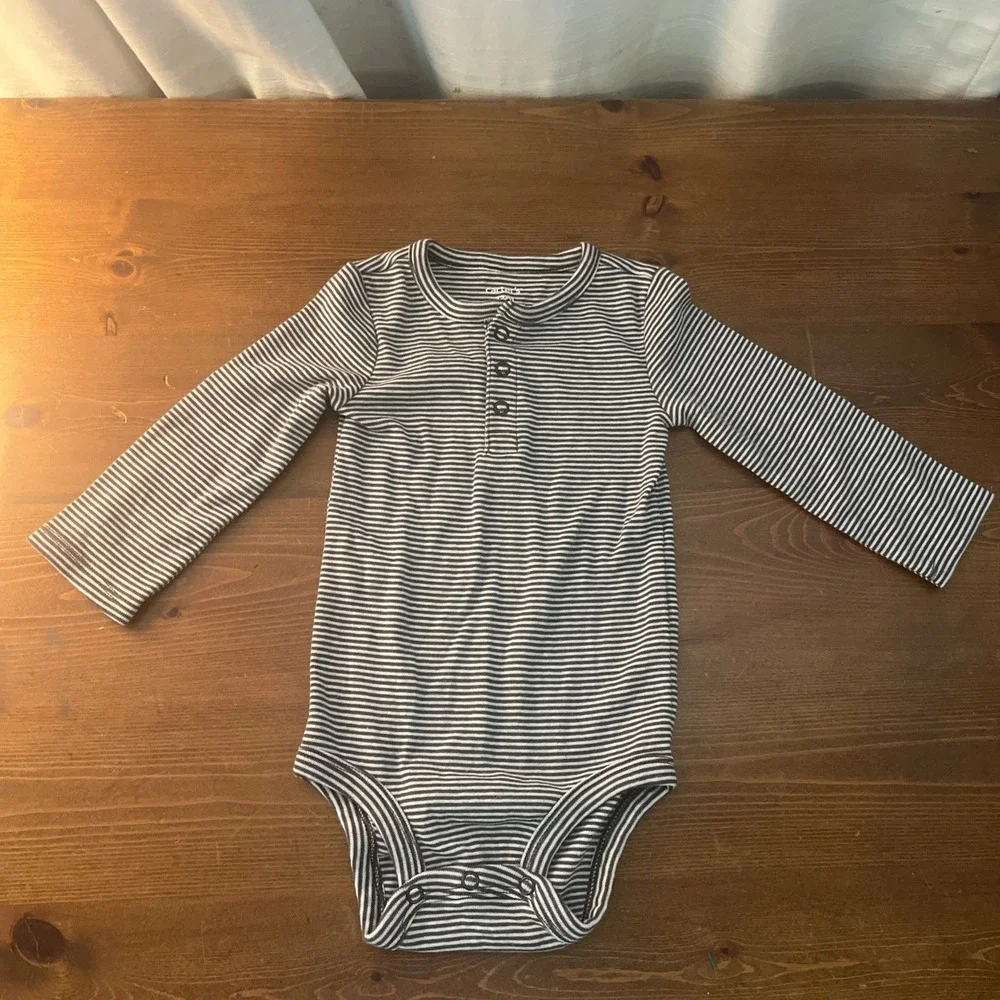 Lot Of 2 CARTERS 12 Month‎ Bodysuit